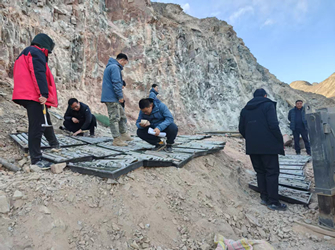 深入一线抓工作 严冬时节鼓干劲 ——队领导赴河西野外项目检查指导